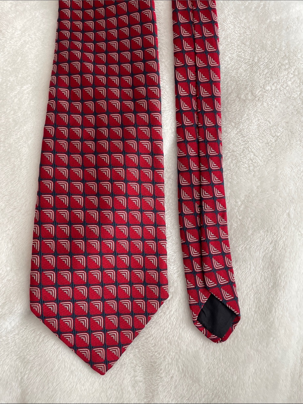 Brooks Basics Red Geometric Silk Tie Navy White Accents 3.75x60.5 Wedding Office